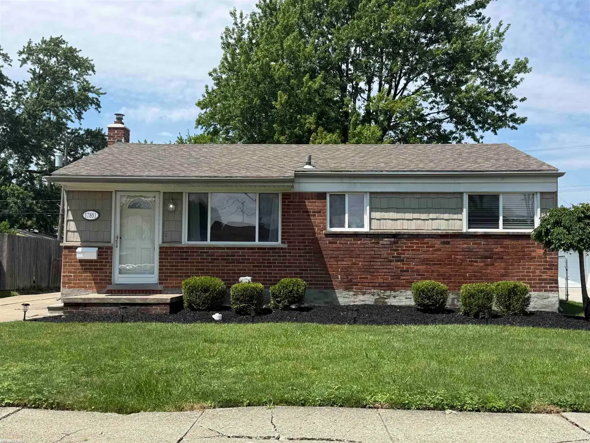 17851 Rainbow ST, Fraser, MI 48026 - #1