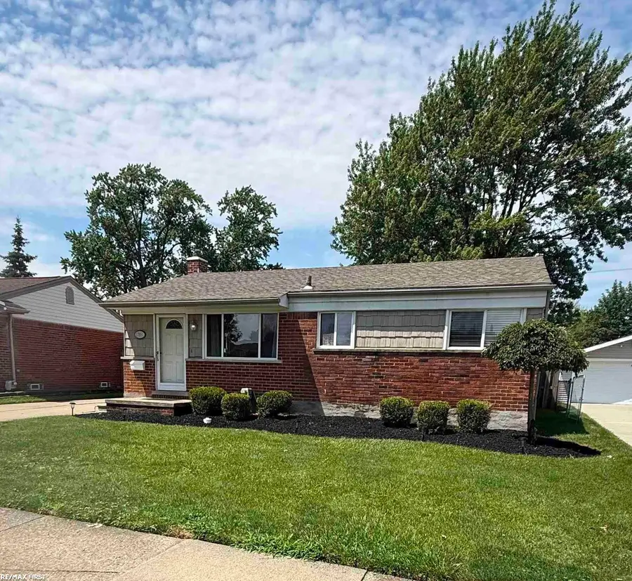 17851 Rainbow ST, Fraser, MI 48026 - #2
