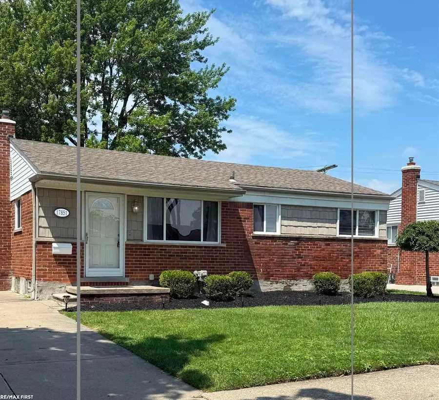 17851 Rainbow ST, Fraser, MI 48026 - #3