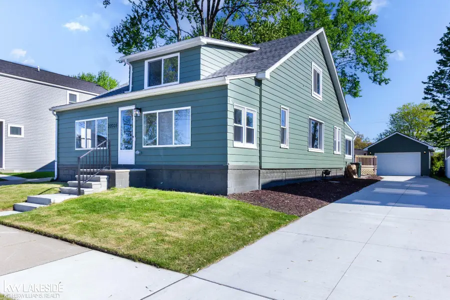 22005 Lakeview ST, Saint Clair Shores, MI 48080 - #2