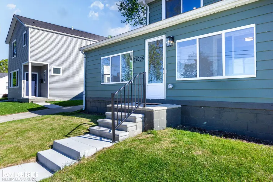 22005 Lakeview ST, Saint Clair Shores, MI 48080 - #3