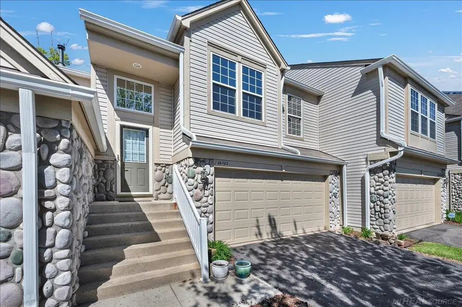 26782 Kirkway CIR, Woodhaven, MI 48183 - #3