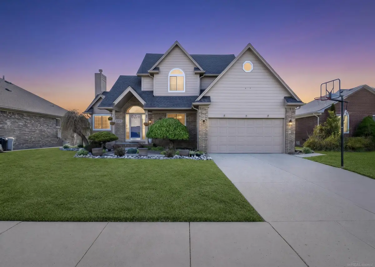 49132 Stratford  DR, Chesterfield, MI 48047 - #1