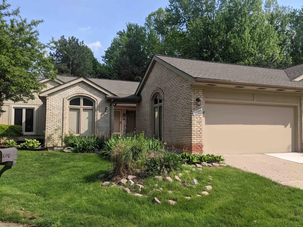 43064 W Kirkwood DR, Clinton, MI 48038 - #1