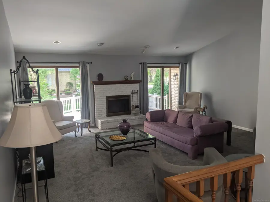 43064 W Kirkwood DR, Clinton, MI 48038 - #3