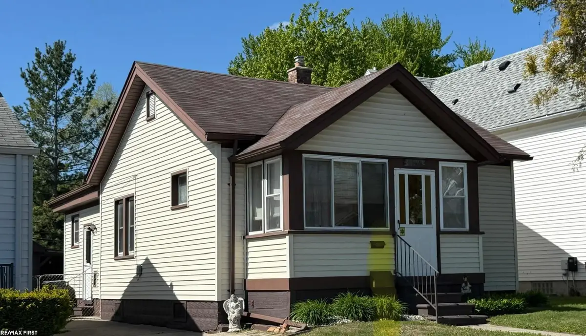 22118 Elizabeth ST, Saint Clair Shores, MI 48080 - #1