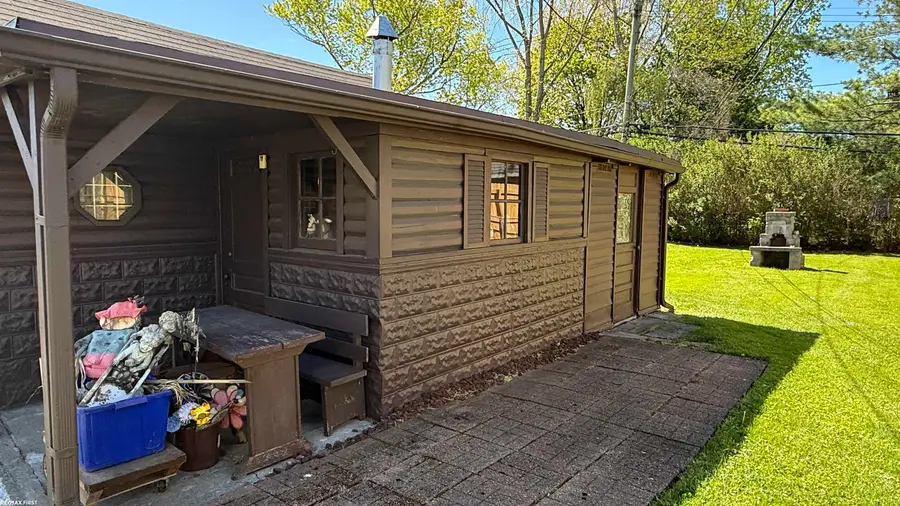 22118 Elizabeth ST, Saint Clair Shores, MI 48080 - #3