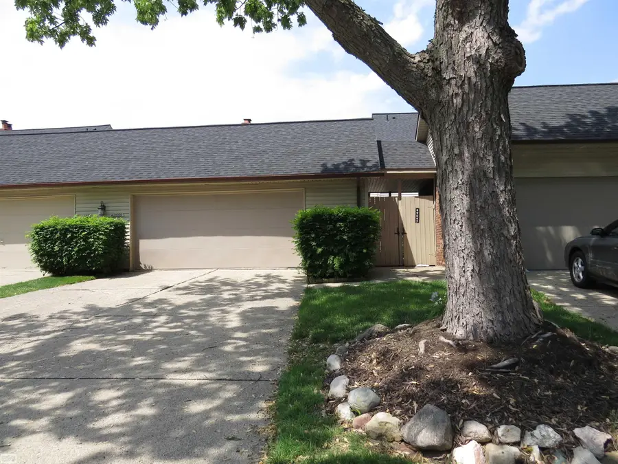 42699 Jonathan PL, Clinton, MI 48038 - #2