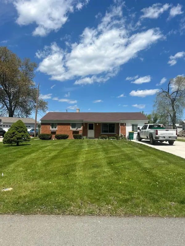 1618 Clinton ST, St, MI 48079
