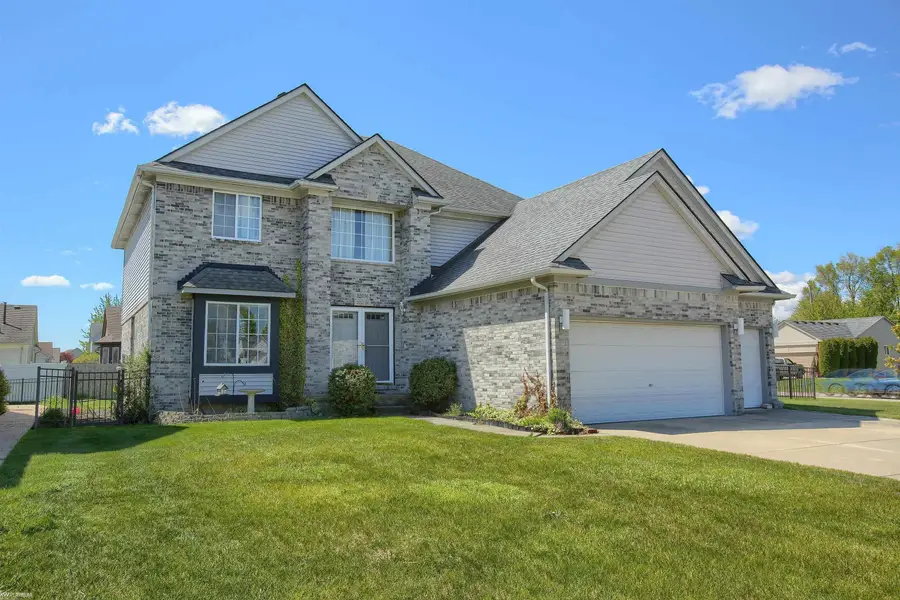32036 Holly DR, Chesterfield, MI 48047 - #2
