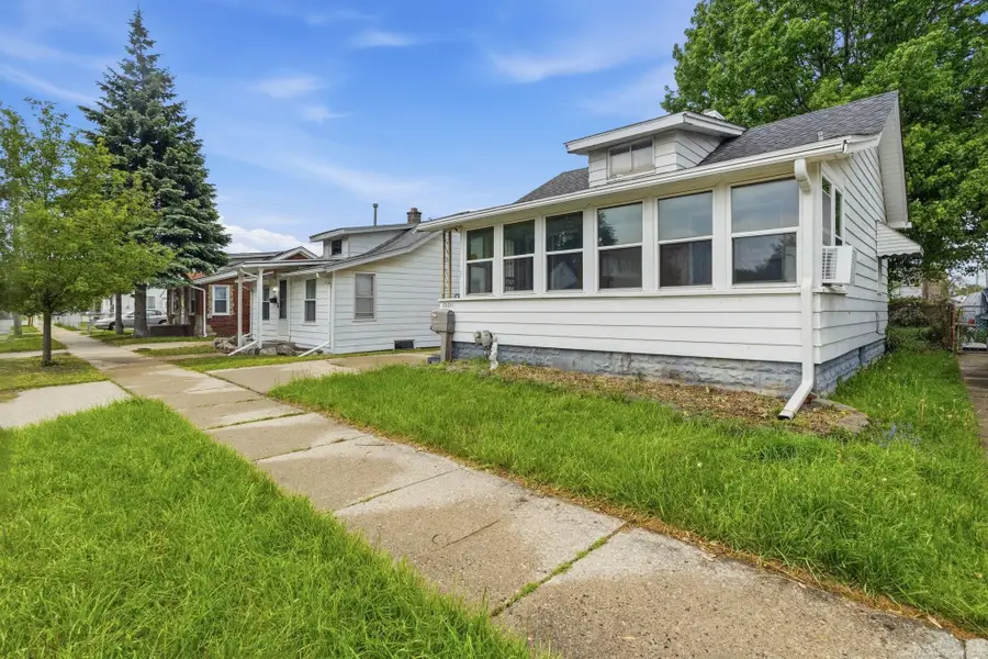 28041 Maple ST, Roseville, MI 48066 - #2