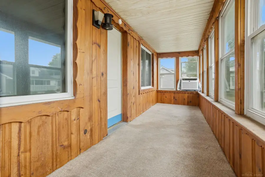 28041 Maple ST, Roseville, MI 48066 - #3