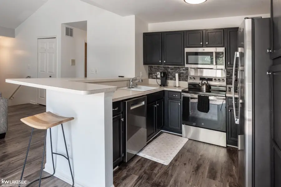 43971 Elm DR, Sterling Heights, MI 48313 - #2