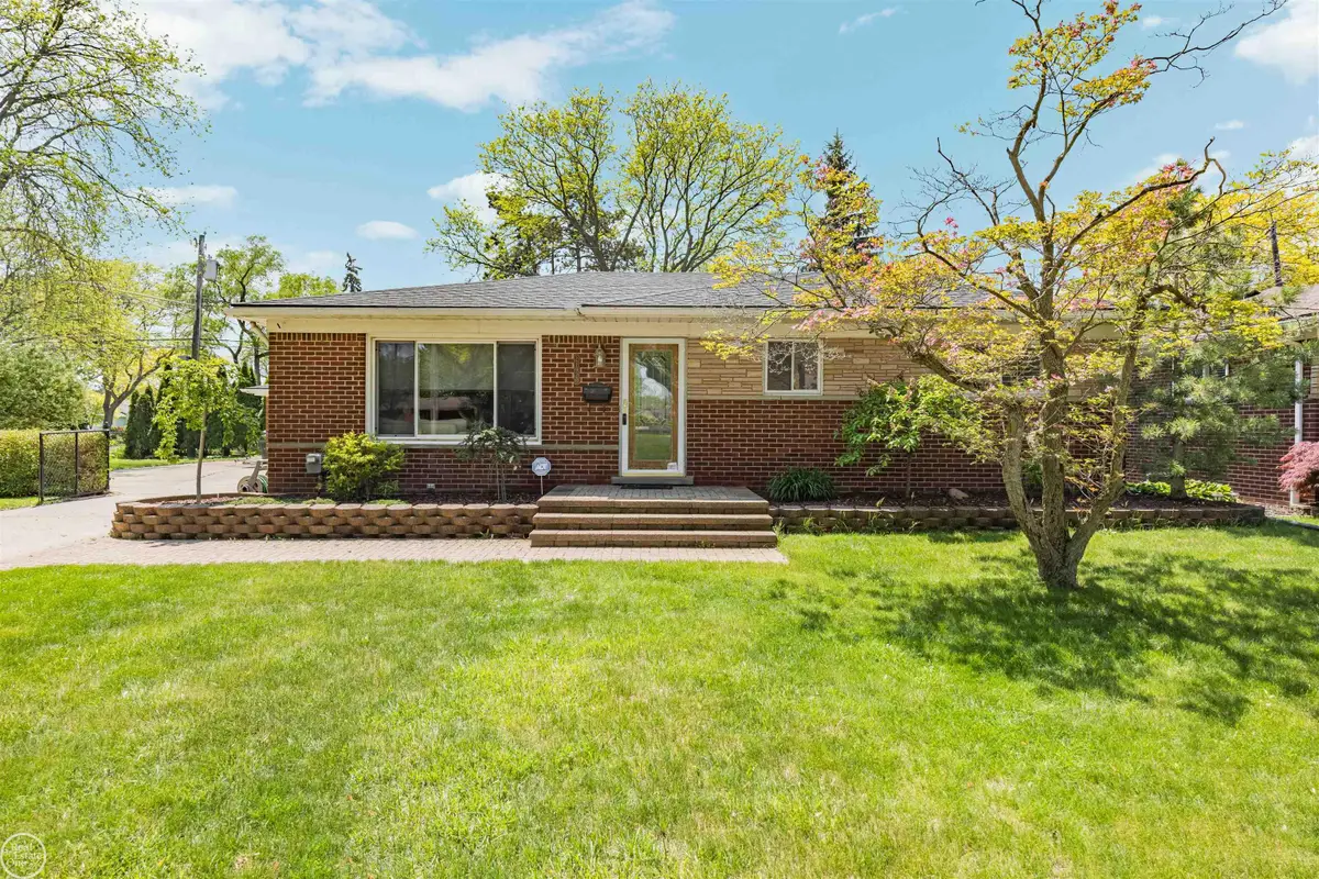 21920 Lakeshire, Saint Clair Shores, MI 48081 - #1