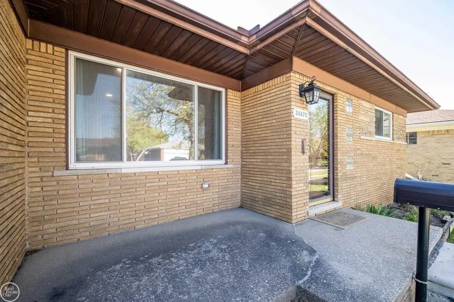 26670 Potomac CT, Center Line, MI 48015 - #2