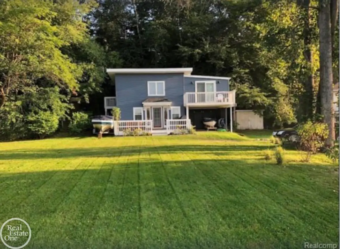 2100 Gray Park DR, Lapeer, MI 48446 - #1