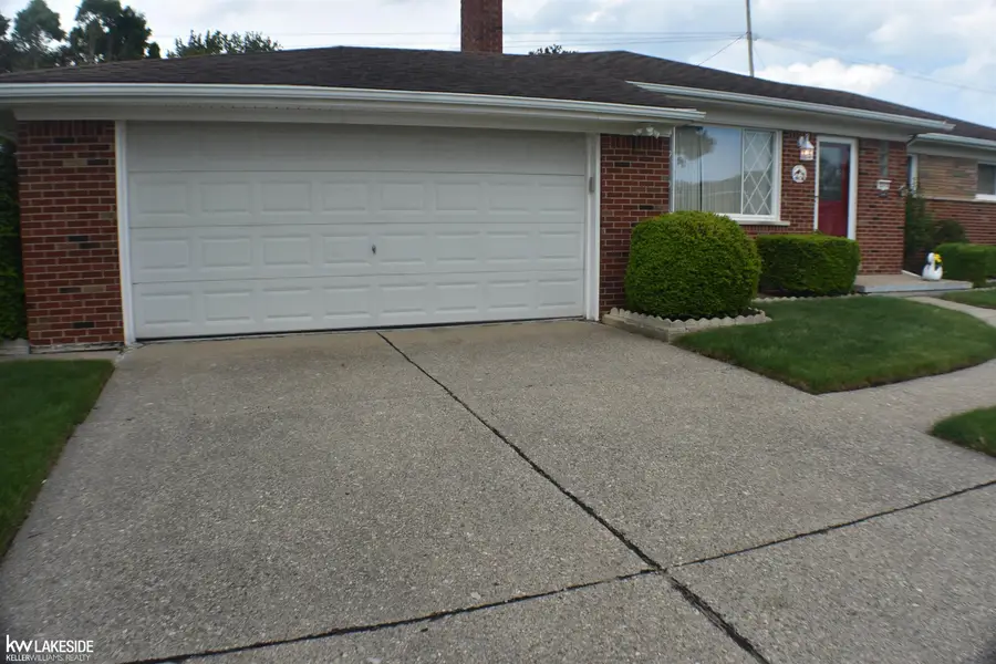 23113 S Rosedale CT, Saint Clair Shores, MI 48080 - #2