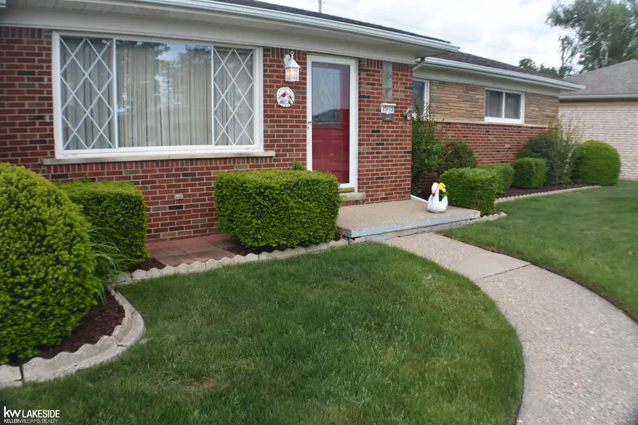 23113 S Rosedale CT, Saint Clair Shores, MI 48080 - #3