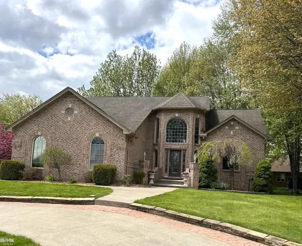 68135 Lake Angela DR, Richmond, MI 48062