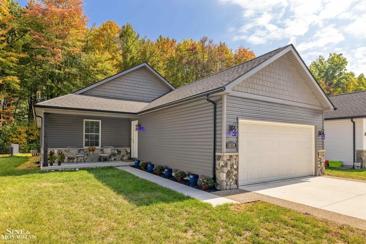 9279 Oakdale ST, Pearl Beach, MI 48001 - #1