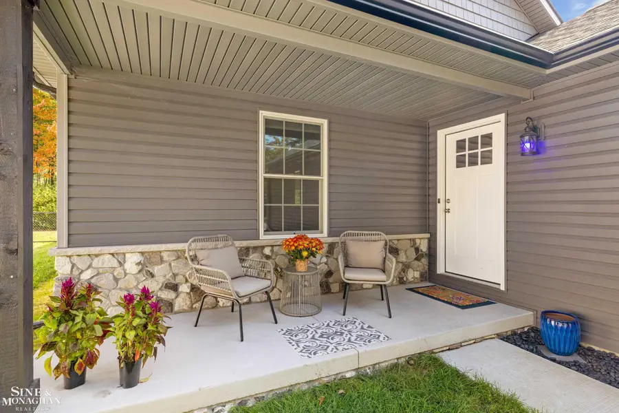 9279 Oakdale ST, Pearl Beach, MI 48001 - #3
