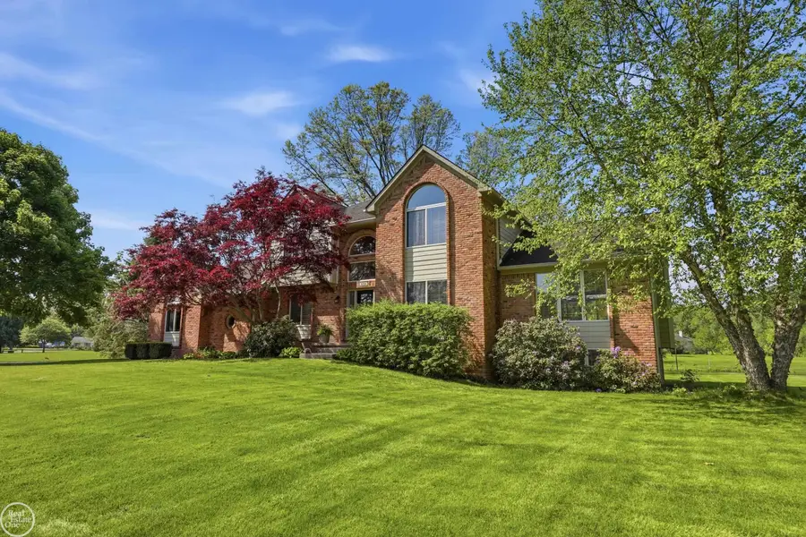 7554 Cedar Creek DR, White Lake, MI 48383 - #2