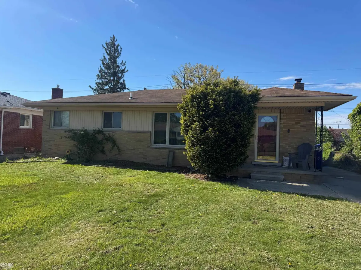 8430 Darlene ST, Warren, MI 48093 - #1
