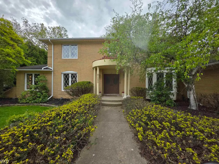 23223 Bellwood DR, Southfield, MI 48034 - #2