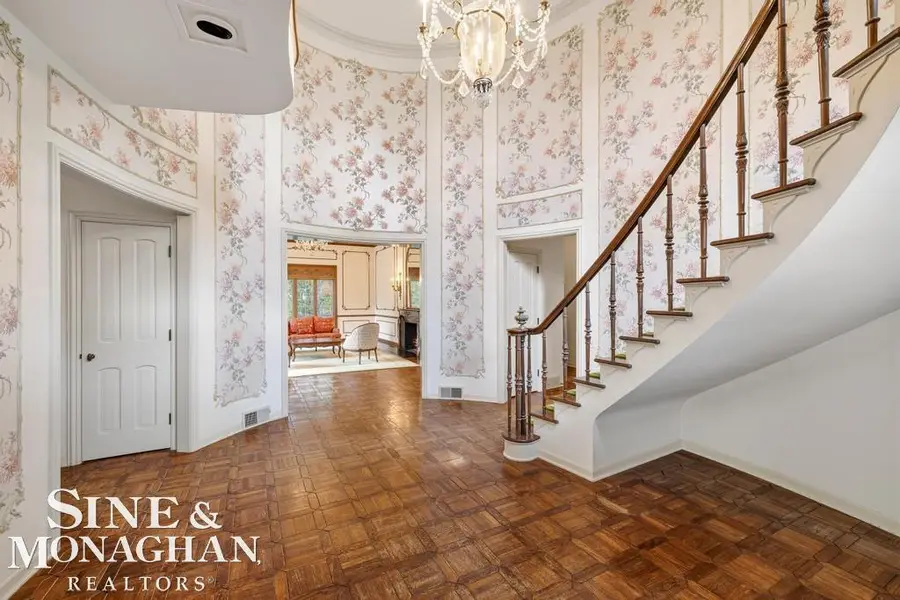 19 Stratton PL, Village Of Grosse Pointe Shores, MI 48236 - #2