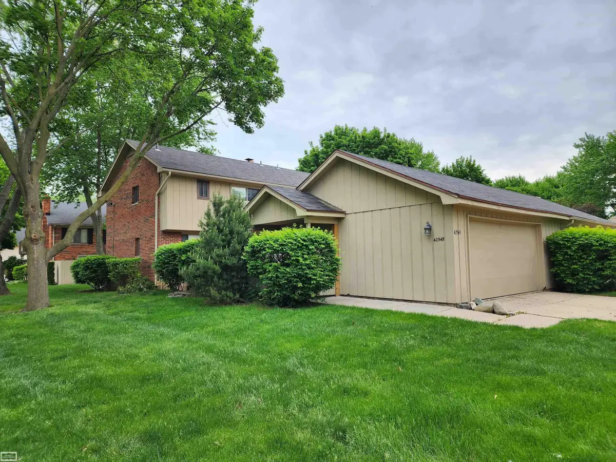42545 Eldon AVE, Clinton Township, MI 48038 - #1