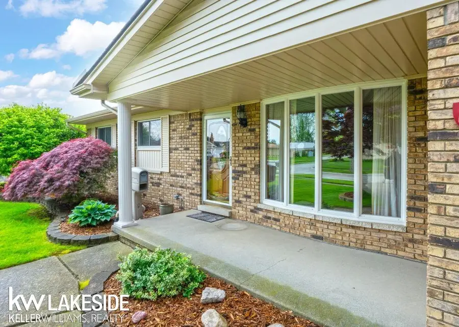 11240 Village DR, Sterling Heights, MI 48312 - #3