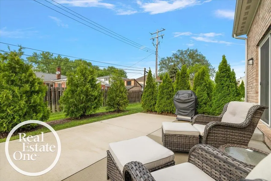 455 Heritage PL, Saint Clair Shores, MI 48080 - #2