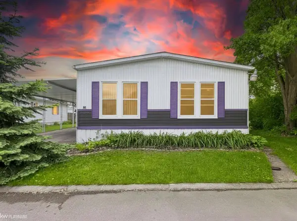 21204 La Porte CIR, Macomb, MI 48044