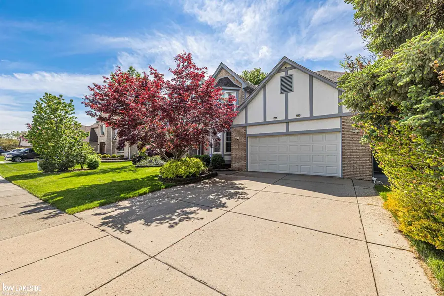 46349 Coachwood DR, Utica, MI 48315 - #2