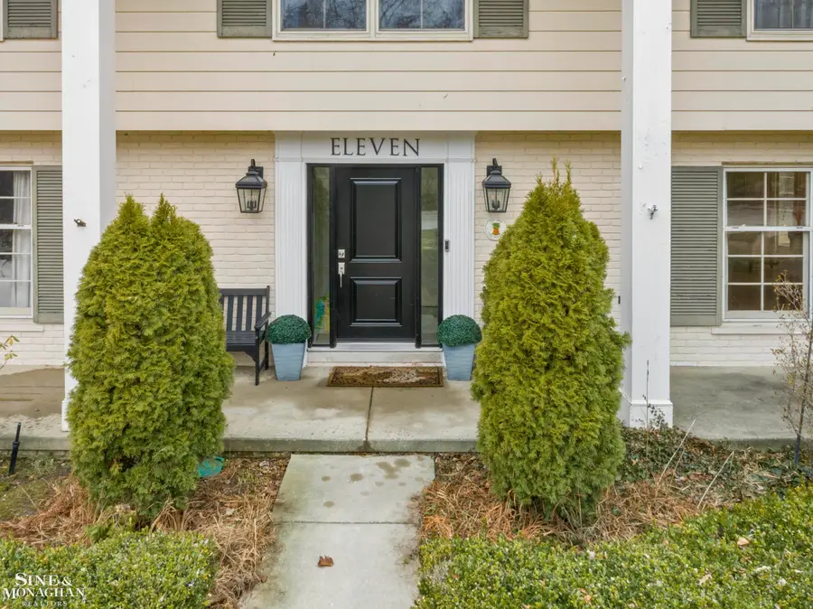 11 Wellington PL, Grosse Pointe, MI 48230 - #2