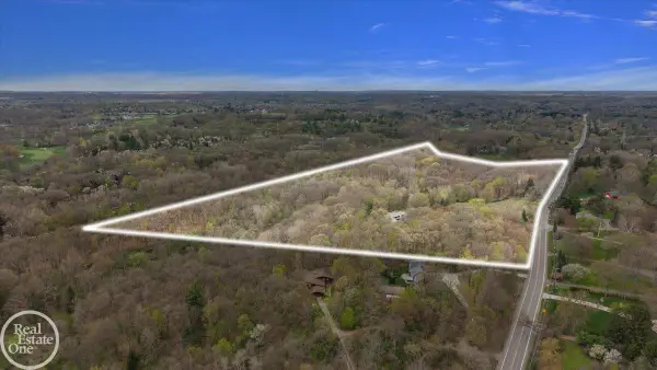 3750 Orion, RochesterHills, MI 48363