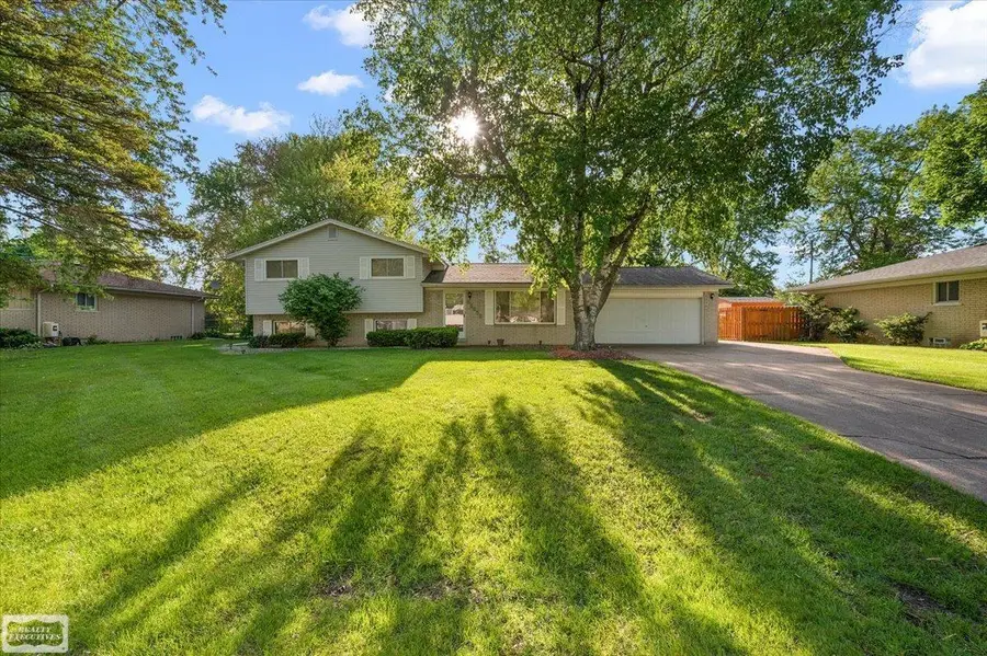 53656 Lynnham LN, Shelby, MI 48316 - #3