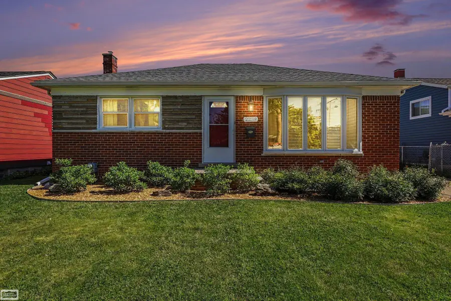 22119 Ridgeway ST, Saint Clair Shores, MI 48080 - #2