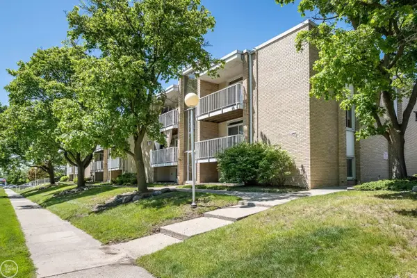 4909 Crooks RD, RoyalOak, MI 48073