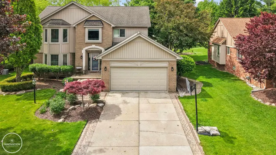 192 Bellshire LN, Rochester Hills, MI 48307 - #3