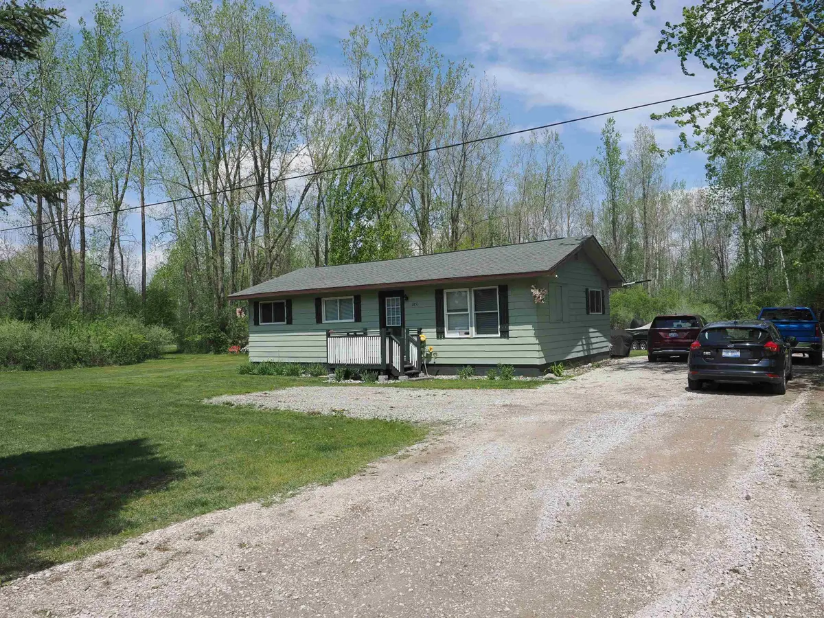 1851 E Erickson RD, Pinconning, MI 48650 - #1