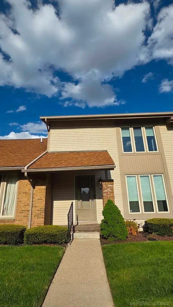 60 Willow Way DR, Waterford, MI 48328