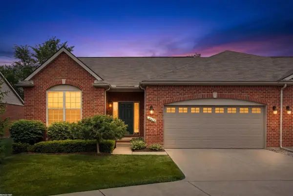 40478 Oakbrook DR, SterlingHeights, MI 48310