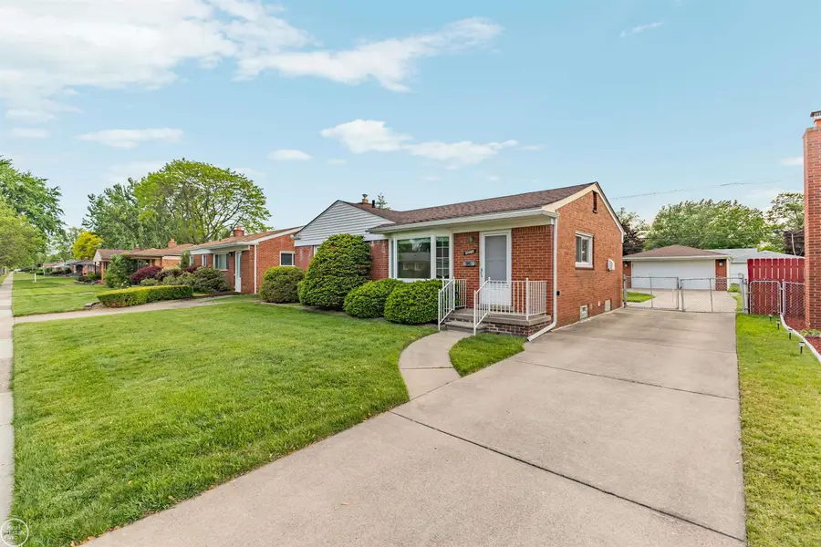 22603 Hill ST, Warren, MI 48091 - #2