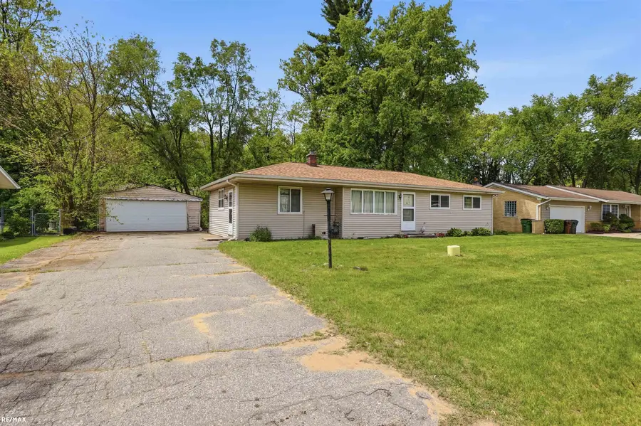 52647 Brentwood DR, Shelby, MI 48316 - #2