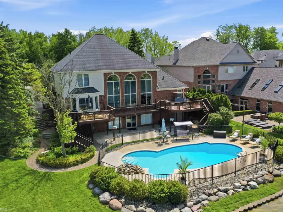 14425 Knightsbridge DR, Shelby, MI 48315 - #2