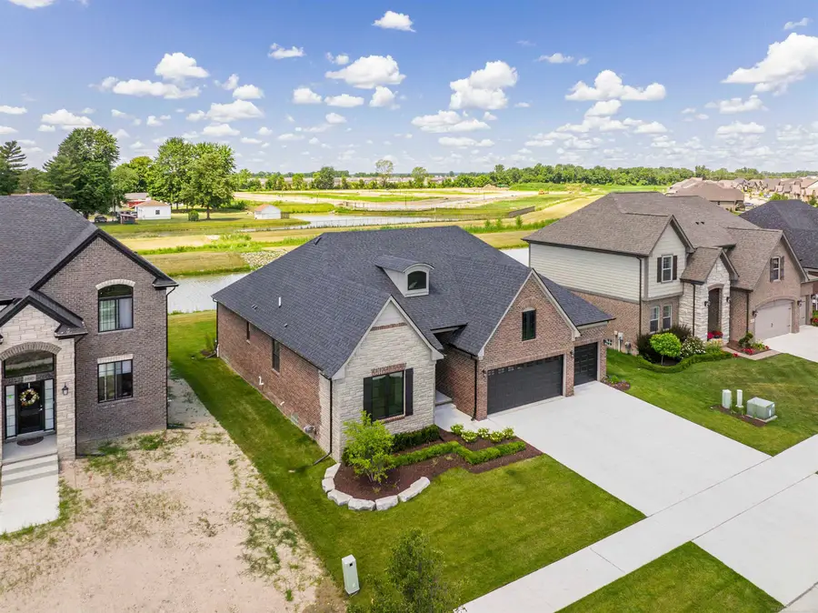 49195 Langford DR, Macomb, MI 48044 - #2
