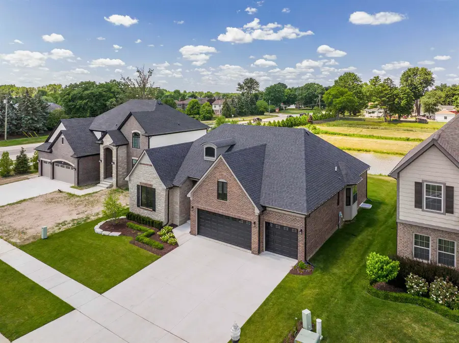 49195 Langford DR, Macomb, MI 48044 - #3