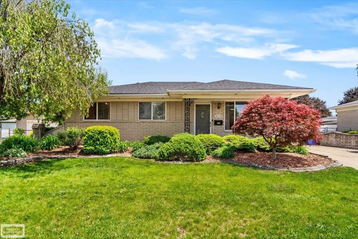 30232 Gloede DR, Warren, MI 48088 - #1