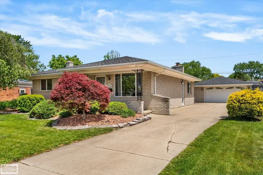 30232 Gloede DR, Warren, MI 48088 - #3
